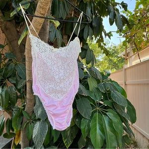 NWT Deadstock Vintage lace bodysuit with lace detailing !